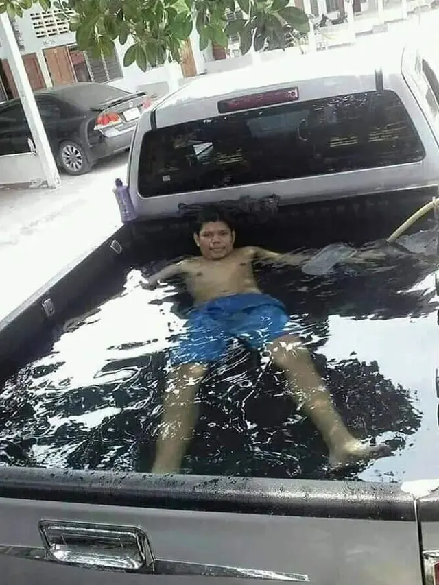 Kelakuan Nyeleneh Bapak-Bapak di Jalan Raya, Dijamin Bikin Cekikikan (ist)