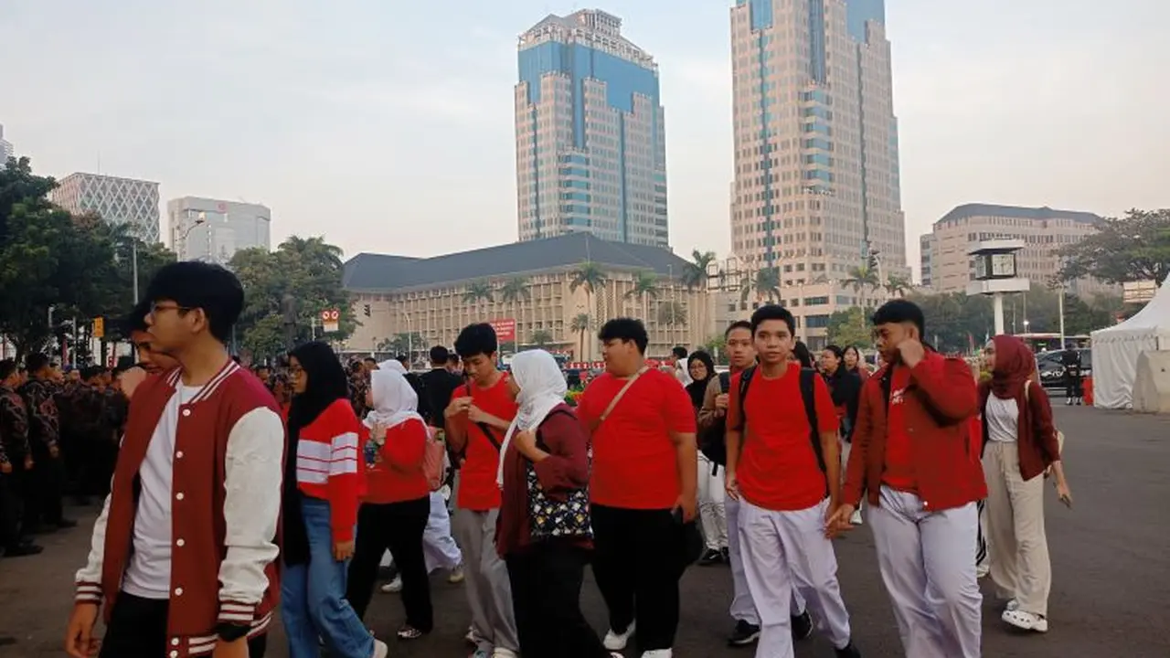 Warga berdatangan ke Monas