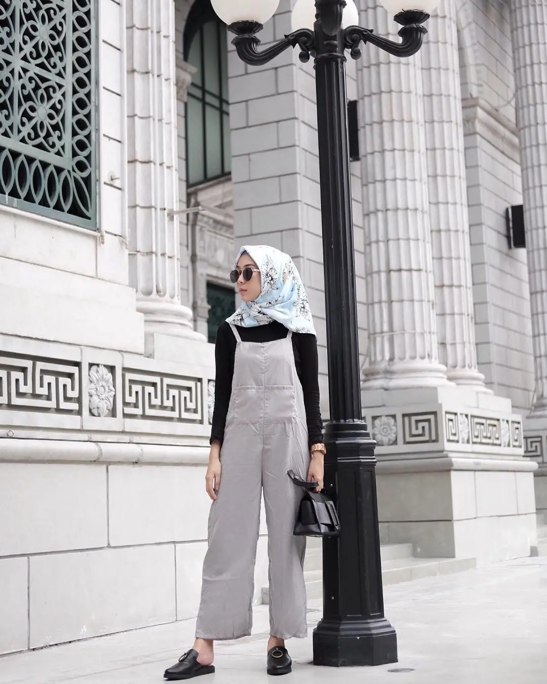 OOTD cewek berhijab yang bikin penampilan kece. (@strngrrr/instagram)