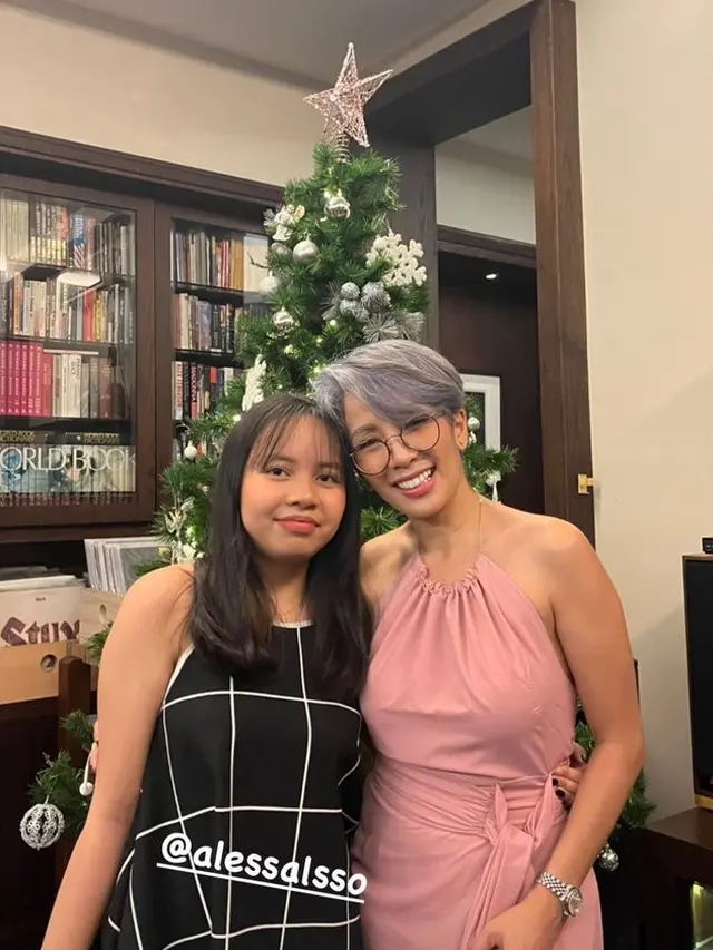7 Potret Ari Lasso Rayakan Ultah Istri, Tampil Bahagia di Tengah Lawan Kanker