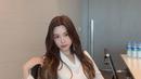 Melalui akun Instagram, wanita kelahiran 5 November 1992 ini juga kerap mengunggah berbagai foto baik saat hangout atau istirahat di lokasi syuting. Penampilan kekasih Seung Gi ini pun sering mencuri perhatian netizen. (Liputan6.com/IG/@xx__dain)