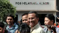 Mantan Dirut PT PLN Dahlan Iskan memenuhi panggilan penyidik Kejaksaan Tinggi DKI Jakarta, Jumat (5/6/2015). Dahlan diperiksa sebagai saksi terkait korupsi proyek pembangunan 21 Gardu Listrik Jawa-Bali-Nusa Tenggara.(Liputan6.com/Johan Tallo)