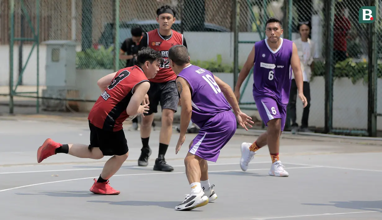 Turnamen ini merupakan lanjutan dari CEO KKR Cup yang sebelumnya telah sukses menyelenggarakan Fourfeo Soccer Tournament di Lapangan Rugby Gelora Bung Karno (GBK), Jakarta Pusat, pada Minggu (11/8/2024). (Bola.com/Agri Aulian Perdana)