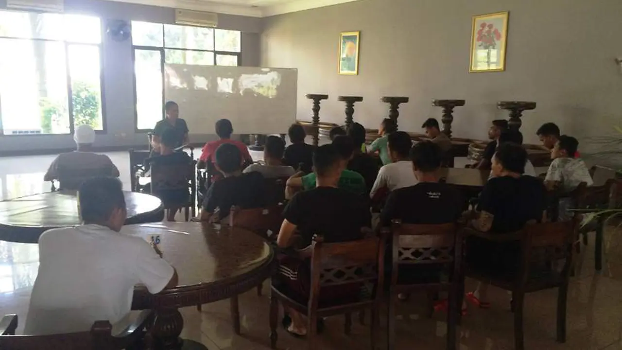 Persis Solo