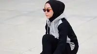 Berikut inspirasi busana olahraga yang nyaman dan stylish untuk hijabers. (Foto: instagram/nay_sportswear)