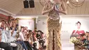 Putri Indonesia 2017 Bunga Jelitha Ibrani berpose saat tampil pada acara Menuju Miss Universe 2017, Jakarta, Jumat (3/11). Bunga akan mengikuti ajang Miss Universe 2017 yang berlangsung di Las Vegas, AS 12-27 November 2017. (Liputan6.com/Herman Zakharia)