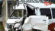 Sebuah mobil travel yang membawa rombongan wisatawan, bertabrakan dengan truk kontainer di kilometer 87 Tol Cipularang, Purwakarta, Jawa Barat.