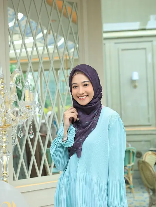 Bak masih remaja, tidak heran jika penampilan terkini Poppy Bunga ini dibanjiri pujian netizen. (FOTO: instagram.com/poppybungariphat/)