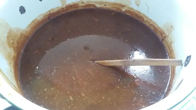 Kuah kanji, pembalut khas manis pedas mi ongklok. (Foto: Liputan6.com/Muhamad Ridlo)