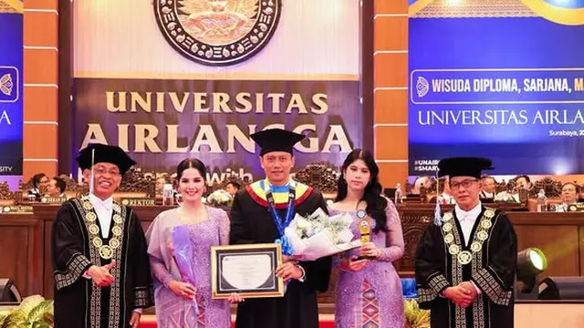 Almira Putri Tunggal Annisa Pohan saat Hadir Wisuda S3 AHY. [@annisayudhoyono]