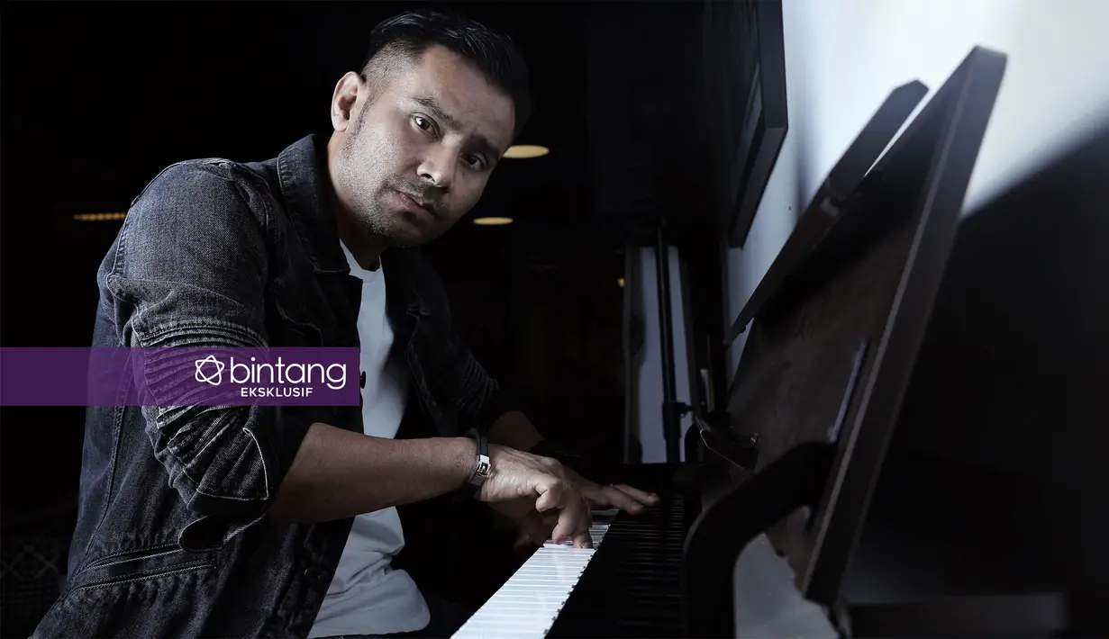 Saat usianya menginjak tujuh tahun, Judika mulai terlibat aktivitas menyanyi di gereja. Selain itu, ia juga mulai bekerja di sebuah hotel. Dari rutinitasnya itu, keingiann Judika menjadi penyanyi muncul. (Galih W. Satria/Bintang.com)