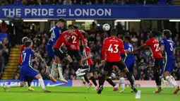 Pemain Chelsea Kai Havertz (ketiga kiri) mencetak gol ke gawang Southampton pada pertandingan Piala Liga Inggris di Stadion Stamford Bridge, London, Inggris, 26 Oktober 2021. Chelsea menang adu penalti dengan skor 4-3 (1-1). (AP Photo/Ian Walton)