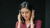 ilustrasi mendengarkan musik/Photo by mentatdgt from Pexels