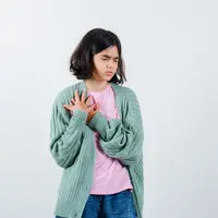 Mungkin kamu akan berpikir rasa tersebut adalah hal yang biasa. Namun, kamu perlu waspada karena bisa jadi termasuk kedalam tanda awal serangan jantung. [Dok/freepik.com/8photo]