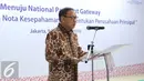 Gubernur BI Agus Martowardojo memberikan sambutan sebelum MoU sinergi pembentukan perusahaan prinsipal, Jakarta, Jumat (9/9). Pembentukan tersebut guna mendorong efisiensi biaya transaksi. (Liputan6.com/Angga Yuniar)