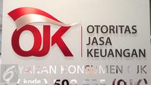 Tulisan OJK terpampang di Kantor Otoritas Jasa Keuangan (OJK), Jakarta. (Liputan6.com/Angga Yuniar)