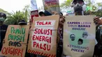 Aksi ini diikuti oleh kaum muda dari beragam lintas komunitas. (Liputan6.com/Herman Zakharia)