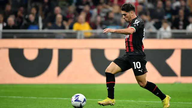Rival sekota Inter, yakni AC Milan berhasil membenamkan Juventus dengan skor meyakinkan 2-0. (AP Photo/Antonio Calanni)