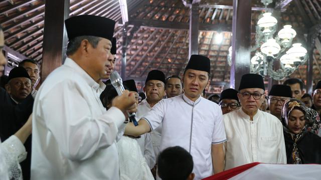 Jenazah Ani Yudhoyono disemayamkan