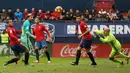 Barcelona yang menggandakan keunggulan pada menit ke-72. Lagi-lagi, Jordi Alba menjadi kreator setelah umpannya dimanfaatkan Messi menjadi gol untuk Barcelona. (AFP/Cesar Manso)