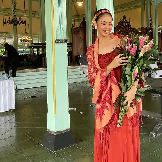 6 Potret Rania Yamin, Wanita yang Dikabarkan Dekat dengan Jefri Nichol