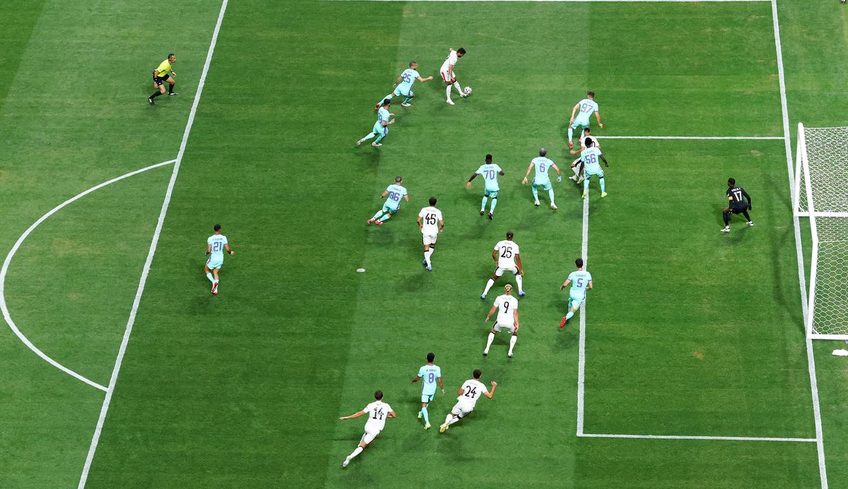 Penampilan dominan ini sekaligus memastikan City lolos ke babak 16 besar. (AFP/Kevin C. Cox)