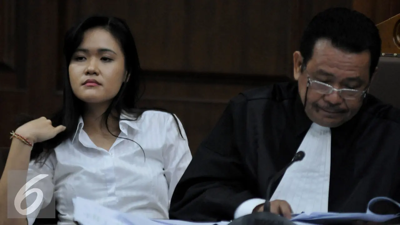 20160815- Ekspresi Jessica Saat Mendengar keterangan Saksi Ahli Psikologi-Jakarta- Johan Tallo