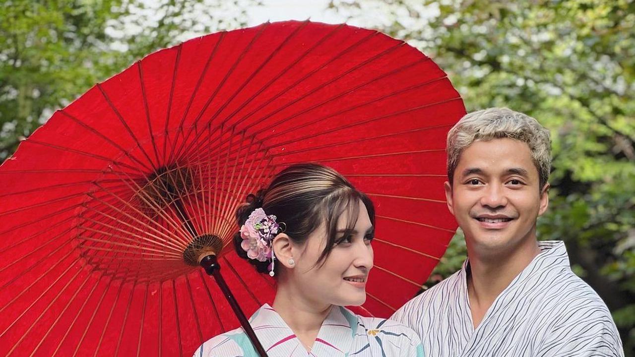 Adly Fayruz dan Angbeen Rishi (https://www.instagram.com/p/Ch6pxtupcXy/)