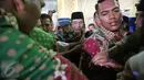 Presiden Joko Widodo dikawal Paspampres usai mendeklarasikan Hari Santri Nasional, Jakarta, Kamis (22/10/2015). Menetapkan Hari Santri Nasional adalah salah satu janji Presiden ketika pemilu. (Liputan6.com/Faizal Fanani)