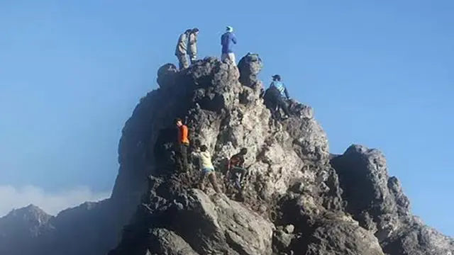 Begini Kesulitan Evakuasi Pendaki yang Jatuh ke Kawah Merapi 