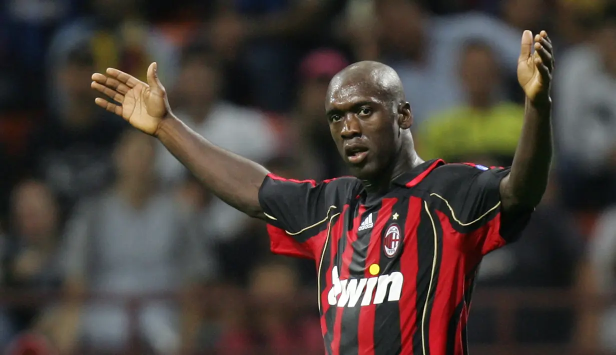 Clarence Seedorf - Gelandang tangguh ini merupakan salah satu jebolan akademi Ajax yang terbilang sukses besar. Seedorf pernah merasakan tiga gelar Liga Champions di tiga klub yang berbeda yakni bersama Ajax, Real Madrid dan AC Milan. (AFP/Paco Serinelli)