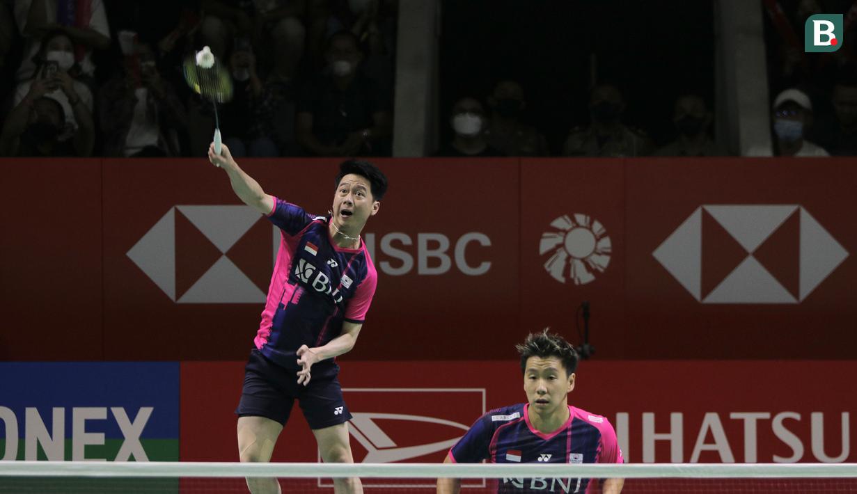 <p>Pasangan ganda putra Indonesia, Marcus Fernaldi Gideon/Kevin Sanjaya Sukamuljo berhasil lolos ke babak 16 besar Indonesia Masters 2022 usai mengalahkan wakil Prancis, Christo Popov/Toma Junior Popov di Istora Gelora Bung Karno, Jakarta, Selasa (7/6/2022). (Bola.com/Ikhwan Yanuar)</p>