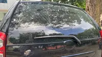 Mobil Ketua Relawan Garda Prabowo-Gibran diduga ditembak OTK (Liputan6.com/Istimewa)
