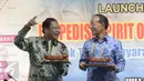 Menko Maritim dan Sumber Daya, Rizal Ramli dan kedubes Jepang untuk Indonesia Yasuaki Tanizaki memegang replika kapal saat Launching Ekspedisi Spirit of Majapahit' di Jakarta, Senin (2/5). (Liputan6.com/Angga Yuniar)