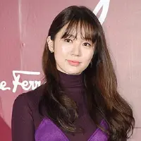 Yoon Yoo Jung sendiri merupakan seorang aktris papan atas yang tersandung skandal. Sedangkan karakter utama pria adalah seorang dermatologis yang tak tertarik untuk berpacaran. (Foto: Soompi.com)