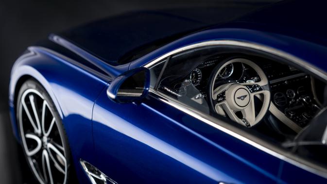 Mobil-mobilan Bentley Continental GT skala 1:8 (Carscoops)