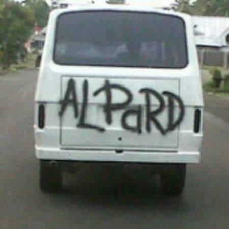 Plesetan mobil Alpard (istimewa)