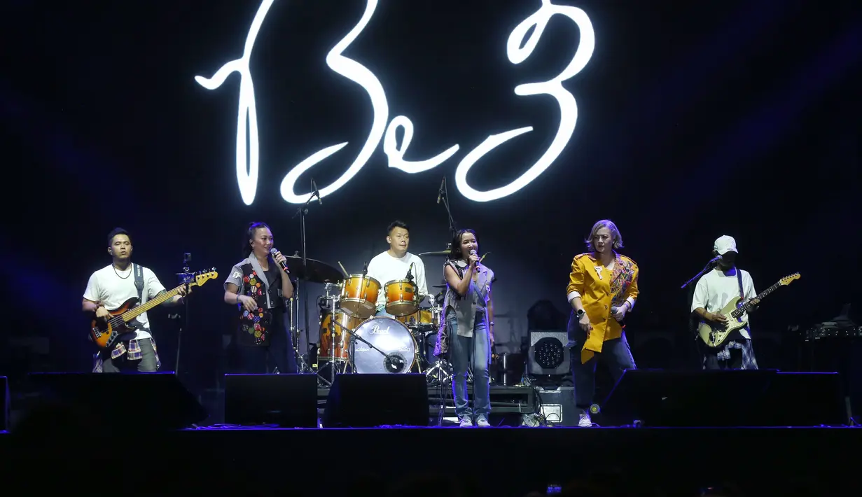 B3 di panggung The 90's Festival, Minggu (11/8/2024). [Foto: Adrian Putra/Fimela]