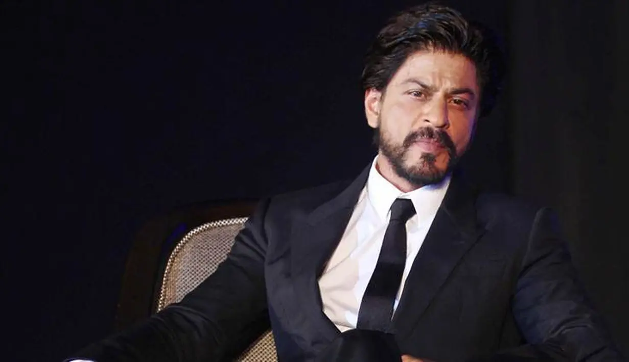 Shahrukh Khan termasuk orang yang berprestasi di sekolahnya sehingga ia menerima Sword of Honour pada tahun 1984. Ia juga menerima penghargaan Subramanya Award pada 1982 untuk predikat siswa teladan. (Foto: indianexpress.com)