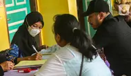 Berdasarkan aturan PPDB Jakarta tahun 2024, jalur yang dibuka bagi jenjang Sekolah Dasar (SD) antara lain jalur zonasi 73 persen, afirmasi 25 persen, dan perpindahan tugas orangtua/anak guru/anak tenaga pendidikan sebesar dua persen. (Liputan6.com/Angga Yuniar)