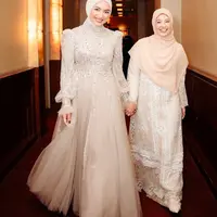 Citra Kirana dan Natasha Rizky Dibalut Dress Coklat saat Premier Film Keajaiban Air Mata Wanita. [@citraciki]
