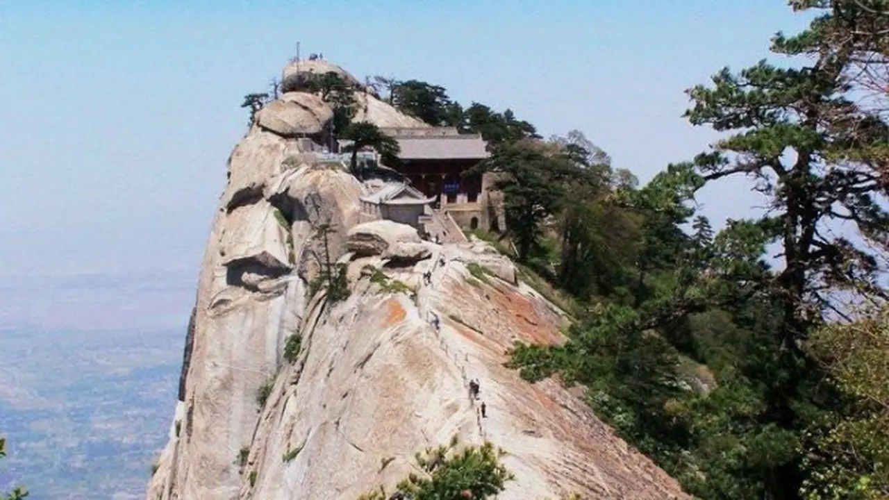 Minum Teh di Kuil Tao Mount Huashan