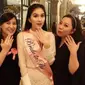 Cantiknya Sandra Dewi dalam Balutan Busana Mini  di Pesta Bujang