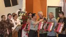 Suasana pemberian penghargaan Prestasi Penyelenggaraan Lebaran 2017 kepada Kapolri Jendral Tito Karnavian di Jakarta, Selasa (1/8). UKP-PIP memberi penghargaan kepada 15 instansi pemerintah. (Liputan6.com/Faizal Fanani)
