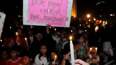 Ratusan orang pendukung Jokowi berkumpul di Bundaran HI, Jakarta untuk merayakan pencalonan mantan Walikota Solo itu sebagai Kandidat Presiden dalam Pemilu mendatang (Liputan6.com/Johan Tallo)
