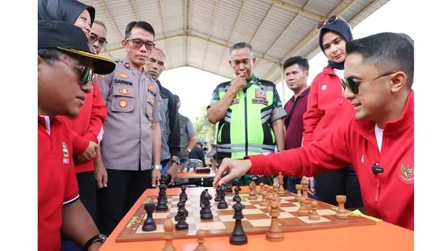 6 Potret Hengky Kurniawan di Rangkaian HUT Bandung Barat, Seru Bareng Warga