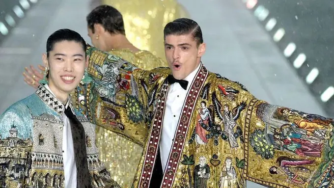Fashion Show Dolce & Gabbana Diterjang Hujan Es, Penonton Berhamburan