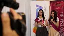 Finalis Micel 2014 mengasah kemampuannya menjadi seorang pembawa acara, Jakarta, Rabu (22/10/2014) (Liputan6.com/Faisal R Syam)