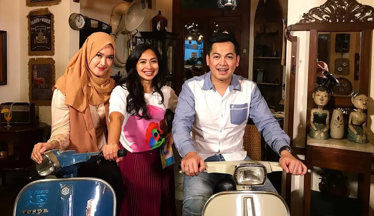 Seperti diketahui, Lisya Nurrahmi merupakan seorang pramugari. Wajar jika ia punya wajah yang begitu manis. (Foto: instagram.com/tommykurniawann)