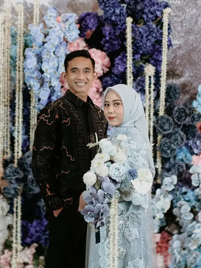 6 Gaya Serasi Rizky Ridho dan Sendy Aulia di Momen Lamaran dengan Nuansa Biru